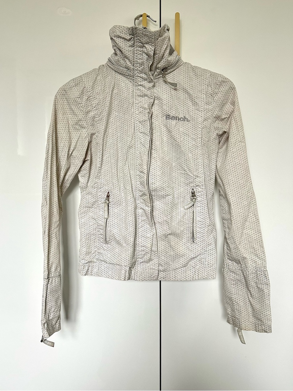 Bench white lightweight windbreaker jacket small